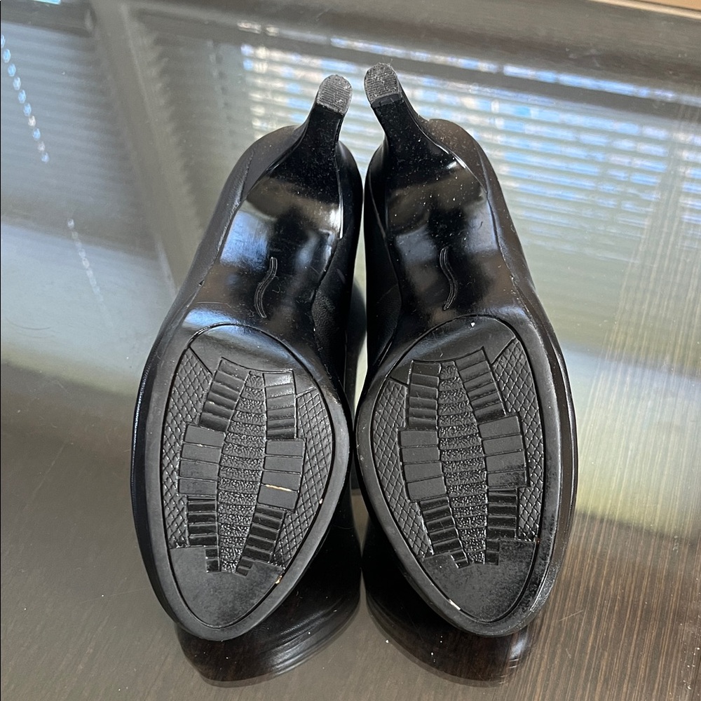 Bandolino Black Heels - Picture 6 of 8